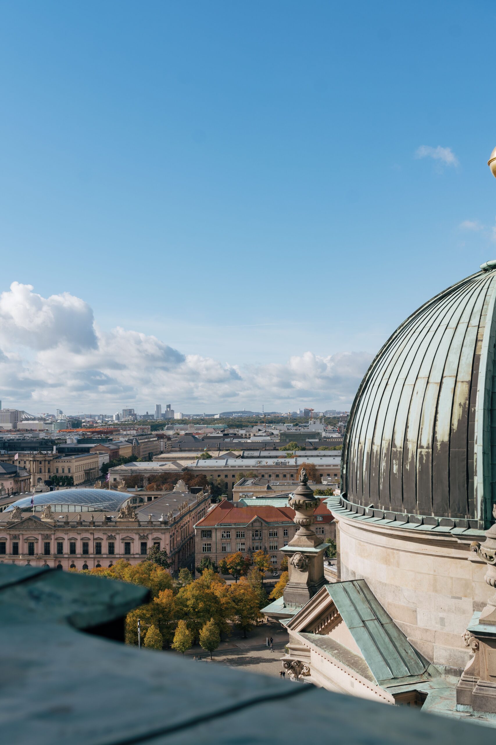 Förderung Treppenlift Berlin 2026: Alle Zuschüsse, regionale Programme & Tipps zur Antragstellung Aerial shot of Berlin's cathedral dome against a vibrant cityscape.