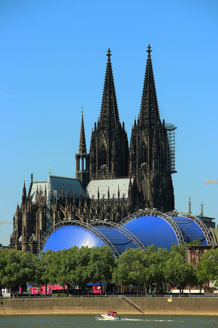 Treppenlift im Mietshaus Köln – Was Mieter und Vermieter wissen müssen cologne cathedral, church, cologne, rhine, architecture, germany
