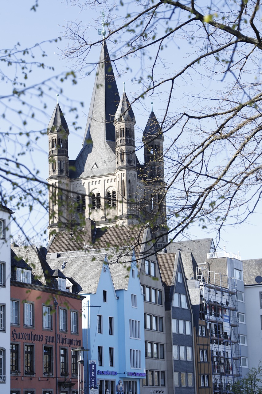 Treppenlift im Mehrfamilienhaus Köln – Rechte, Genehmigungen und Einbau cologne, germany, tower, town hall, building, architecture, city, historical, street, high, old town, travel, urban, cologne, cologne, germany, germany, germany, germany, germany, street