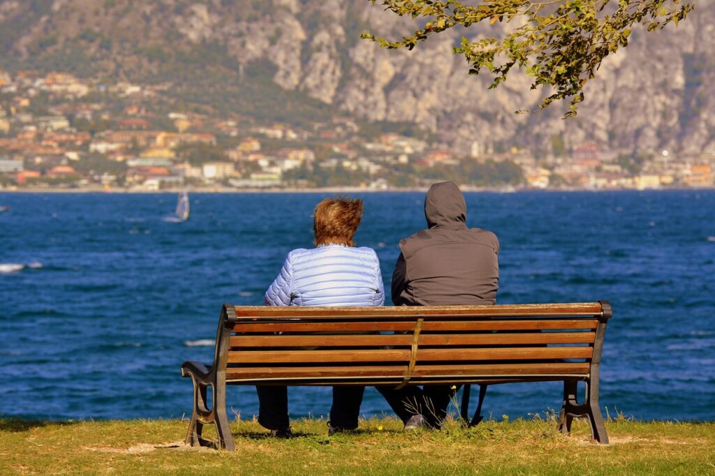 Treppenlift Pflegegrad – Hilfe für Familien Essen loneliness, couple, senior citizens, to think, sitting, nature, mountain, panorama, the needle